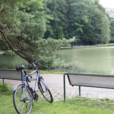 Am Adenauerweiher lässt es sich in entspannter Atmosphäre verweilen.