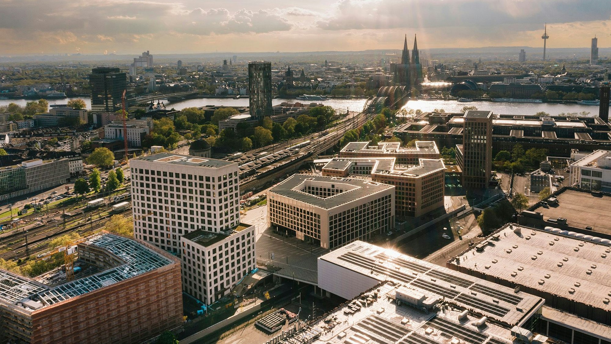 Die Messe-City von oben, links das im Bau befindliche „Rossio“.