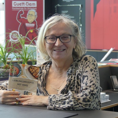 Anazuita Causemann, Marketingleiterin bei Guett-Dern, sammelte im Kollegenkreis Kochrezepte. Foto: Rösgen