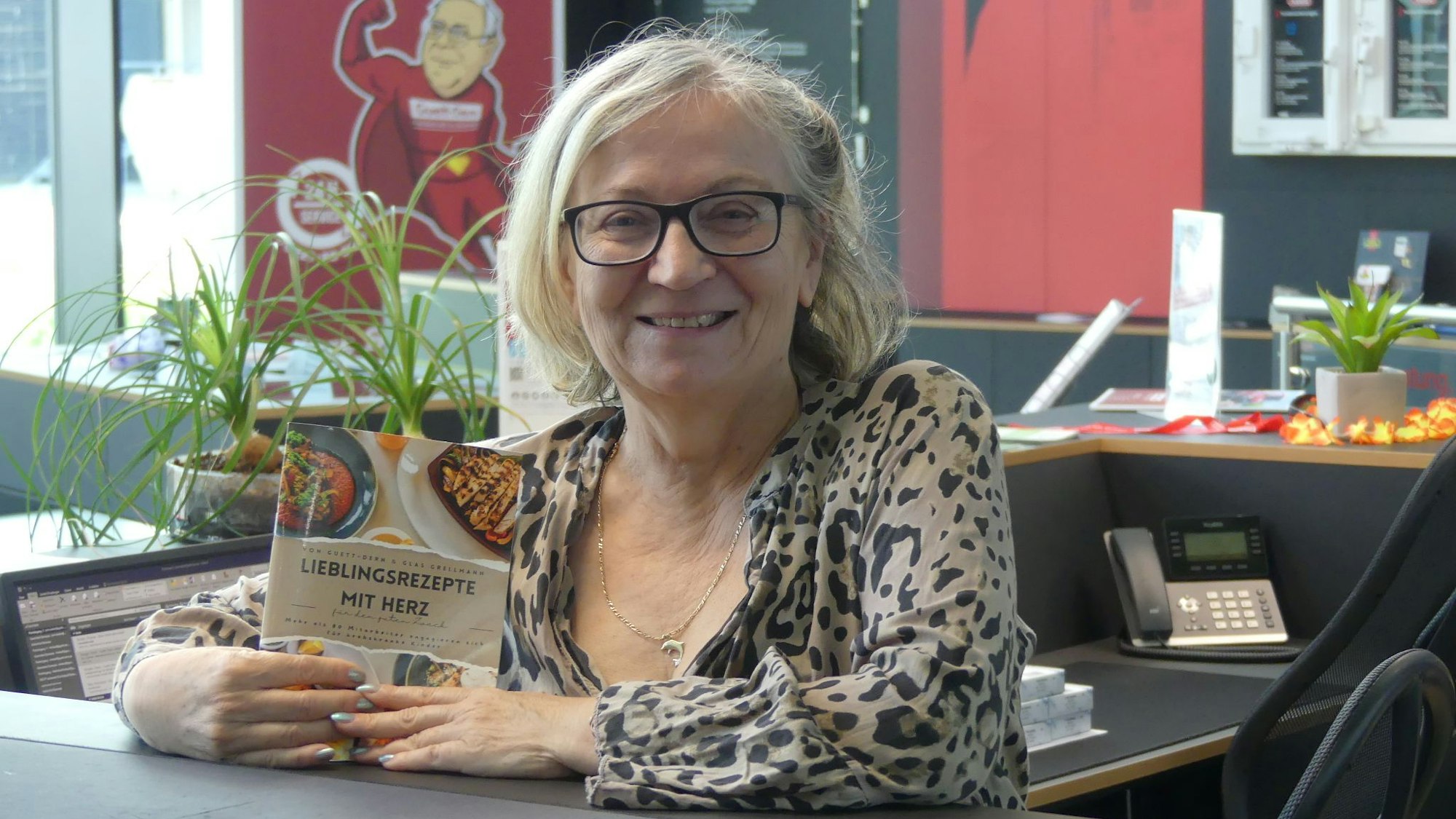 Anazuita Causemann, Marketingleiterin bei Guett-Dern, sammelte im Kollegenkreis  Kochrezepte. Foto: Rösgen