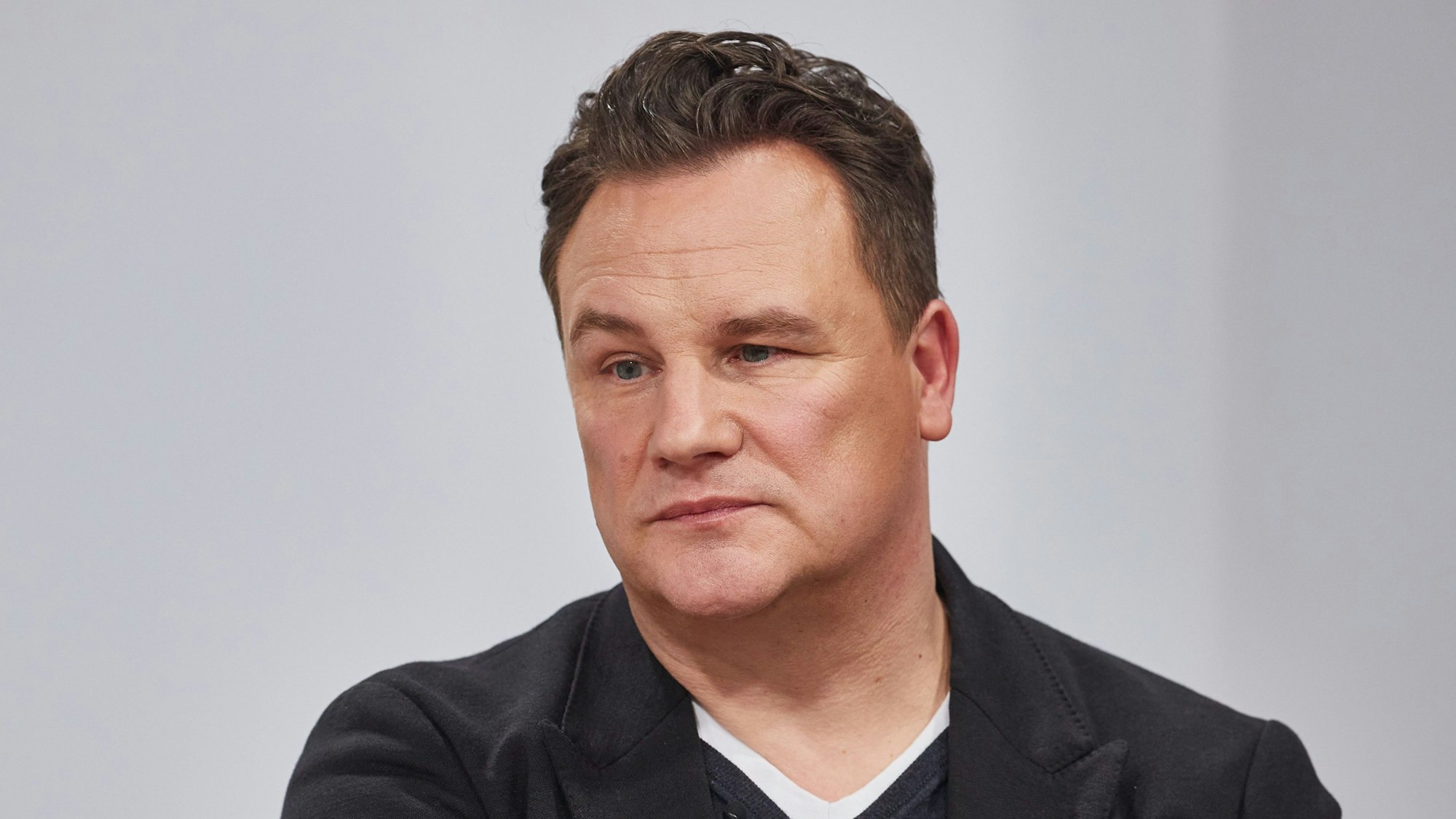 Der TV-Moderator und Modedesigner Guido Maria Kretschmer trauert um seine Hündinnen.