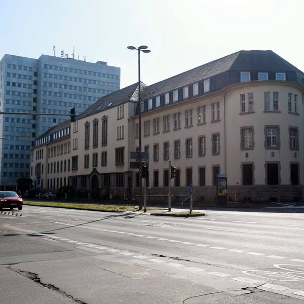 06.06.2024, Köln: Außenansicht der ehemaligen Oberfinanzdirektion und Generalzolldirektion an der Riehler Straße. In den Gebäuden soll eine Flüchtlingsunterkunft entstehen. Foto: Arton Krasniqi