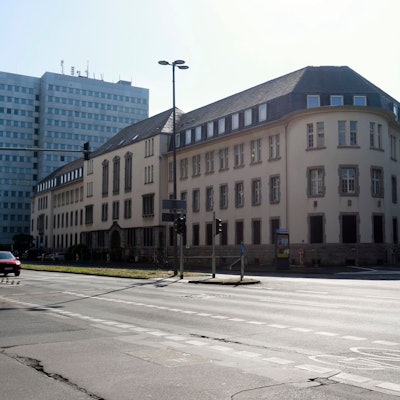 06.06.2024, Köln: Außenansicht der ehemaligen Oberfinanzdirektion und Generalzolldirektion an der Riehler Straße. In den Gebäuden soll eine Flüchtlingsunterkunft entstehen. Foto: Arton Krasniqi