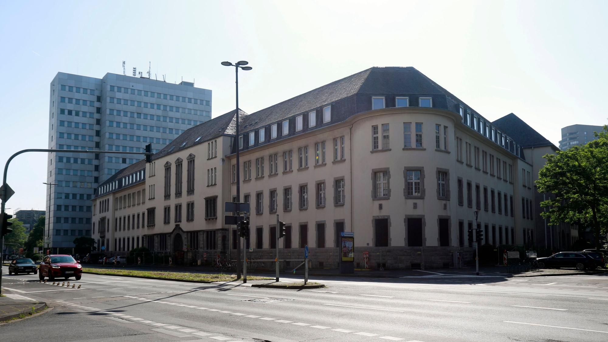 06.06.2024, Köln: Außenansicht der ehemaligen Oberfinanzdirektion und Generalzolldirektion an der Riehler Straße. In den Gebäuden soll eine Flüchtlingsunterkunft entstehen. Foto: Arton Krasniqi