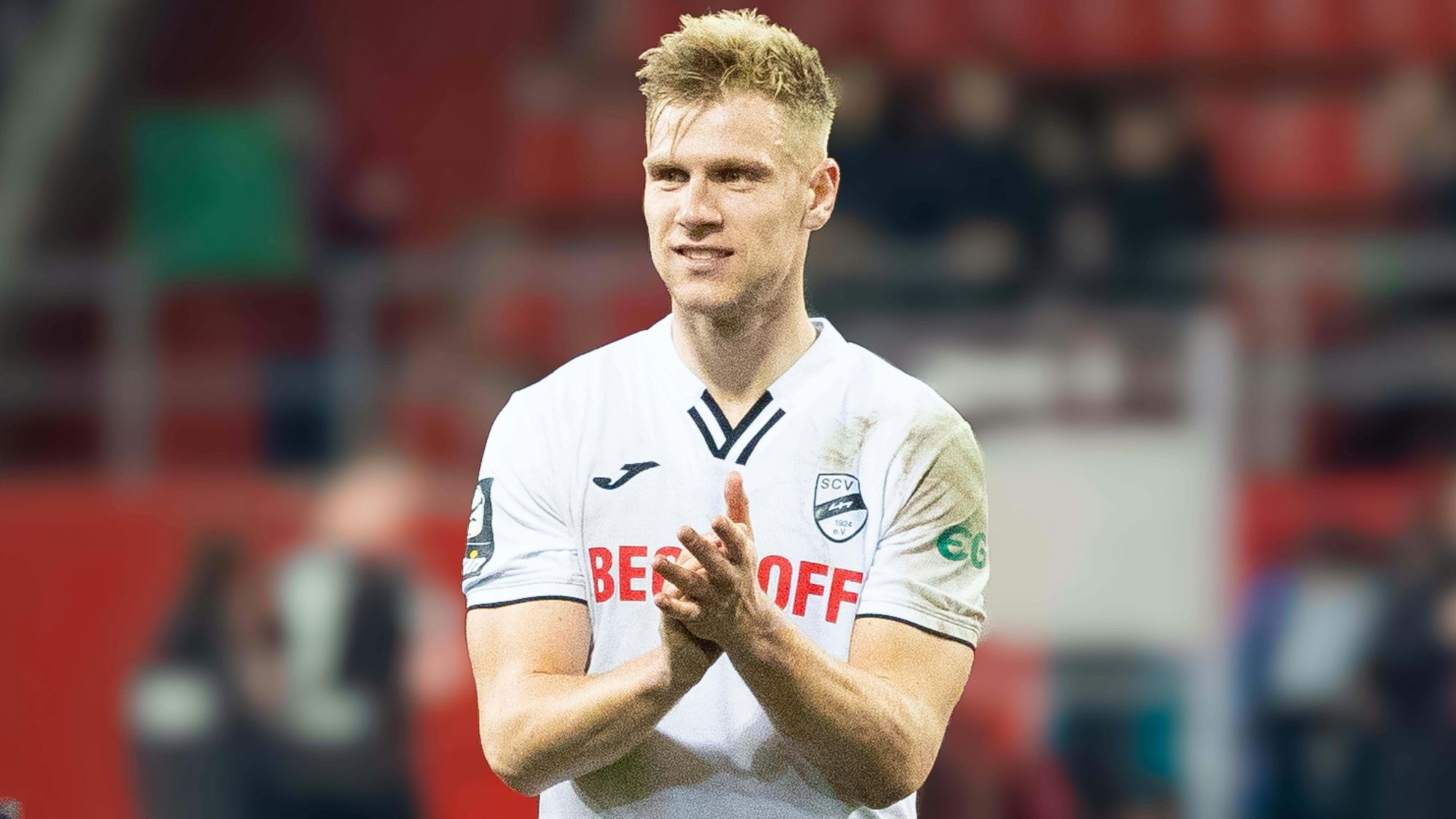 Ingolstadt, Deutschland 17. März 2024: 3. Liga - 2023/2024 - FC Ingolstadt 04 vs. SC Verl Im Bild: Barne Pernot SC Verl bedankt sich bei den mitgereisten Fans. /// DFB regulations prohibit any use of photographs as image sequences and/or quasi-video /// Audi Sportpark Bayern *** Ingolstadt, Germany 17 March 2024 3 Liga 2023 2024 FC Ingolstadt 04 vs SC Verl In the picture Barne Pernot SC Verl thanks the fans who traveled with them DFB regulations prohibit any use of photographs as image sequences and or quasi video Audi Sportpark Bayern Copyright: xFotostandx/xSchaeferx