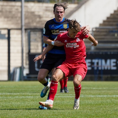 20.07.2024, xhfmx, Fussball Testspiel, FSV Frankfurt - 1.FC Köln U23 emspor, v.l. Cas Peters FSV Frankfurt, Marlon Becker 1. FC Köln U21, U 21 DFL/DFB REGULATIONS PROHIBIT ANY USE OF PHOTOGRAPHS as IMAGE SEQUENCES and/or QUASI-VIDEO Frankfurt am Main *** 20 07 2024, xhfmx, Fußball Testspiel, FSV Frankfurt 1 FC Köln U23 emspor, v l Cas Peters FSV Frankfurt , Marlon Becker 1 FC Köln U21 DFL DFB REGULATIONS PROHIBIT ANY USE OF PHOTOGRAPHS as IMAGE SEQUENCES and or QUASI VIDEO Frankfurt am Main