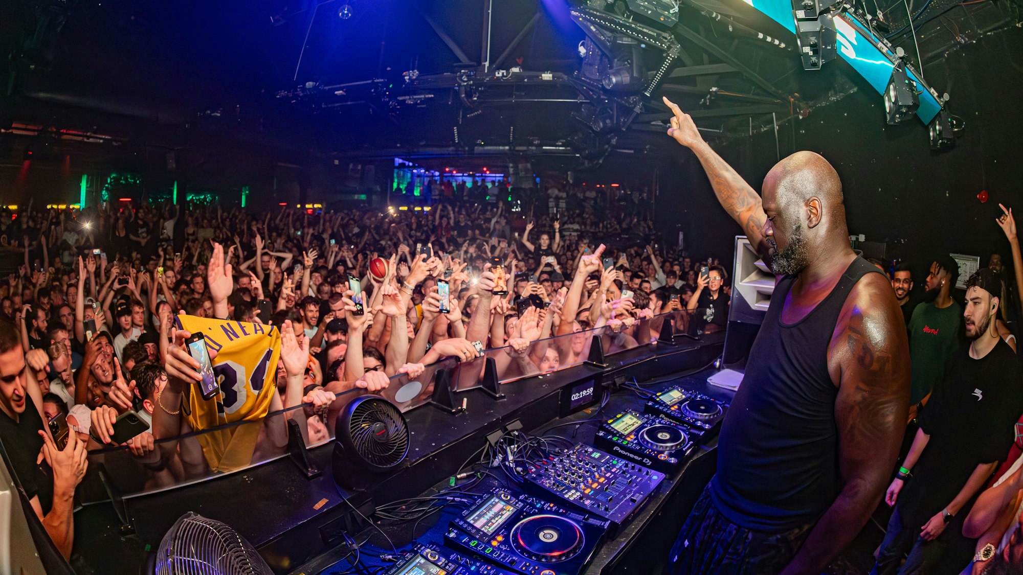 Shaquille O'Neal legte schon 2023 im Bootshaus auf.