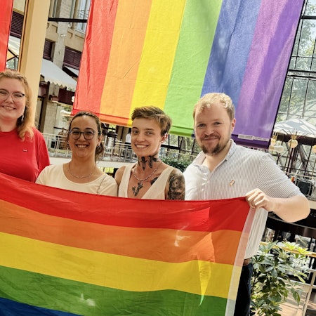 Zu sehen sind Ida Görlitz, Åžirin Seitz, Bo Divine (Name geändert) und Julian Wortmann.