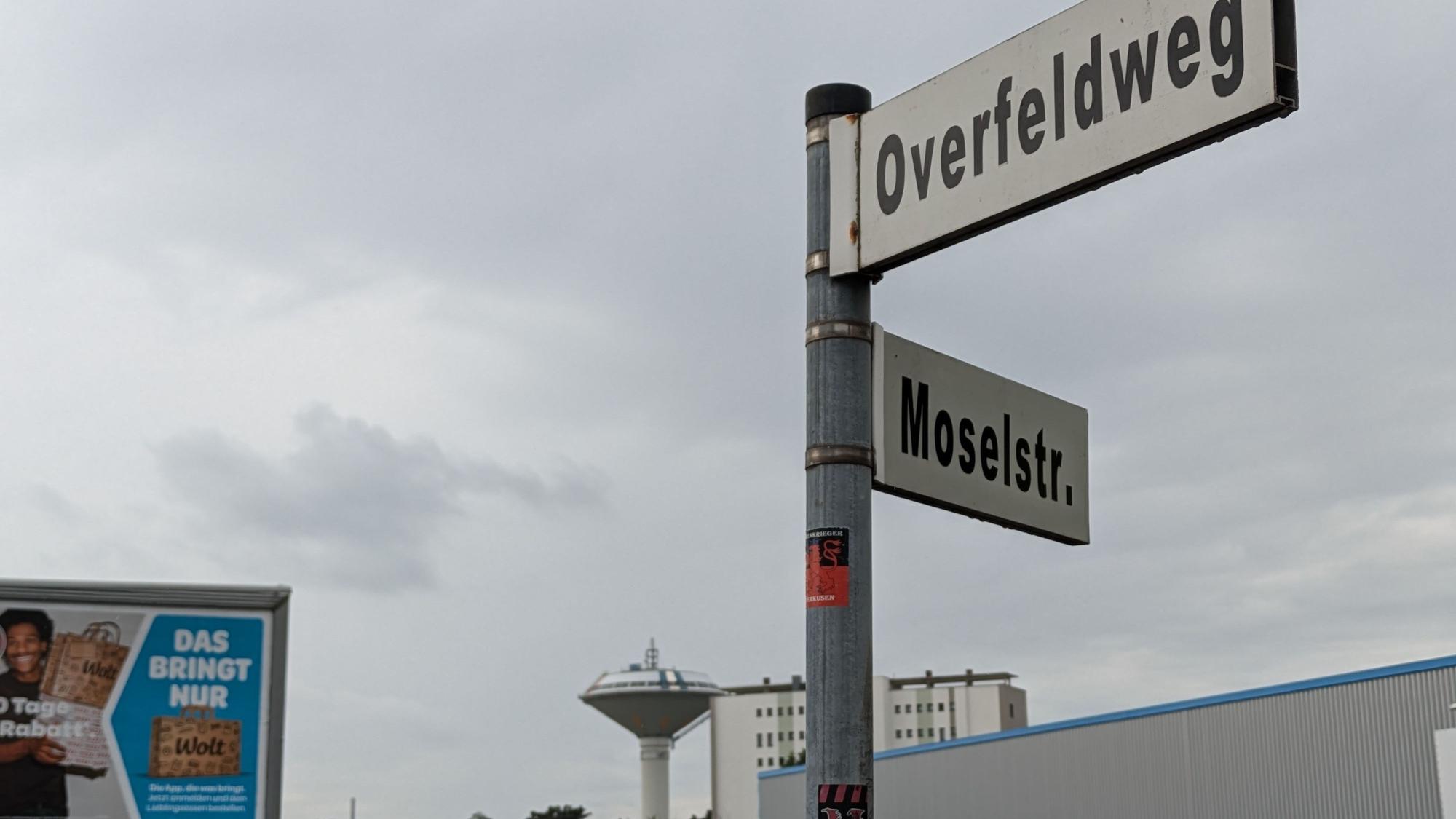 Straßenschilder in Leverkusen