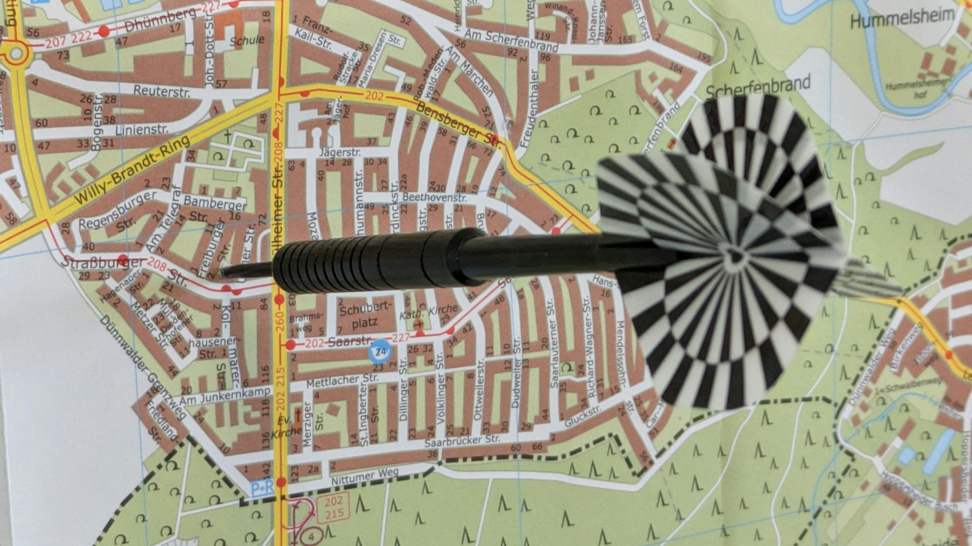 Dartpfeil auf Stadtkarte