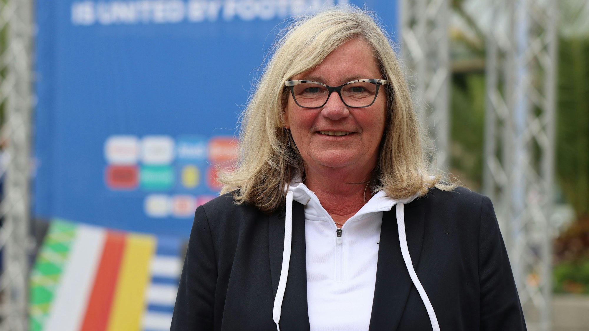 Elisabeth Keilmann ist Sport- und Olympiaseelsorgerin und begleitet als Seelsorgerin die Olympischen Spiele 2024 in Paris