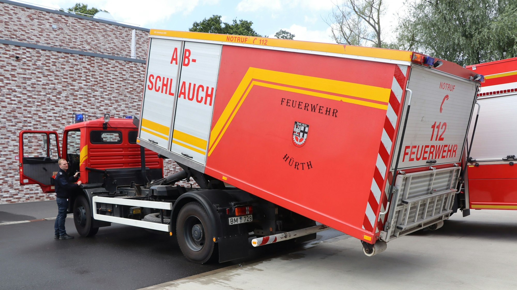 Zu sehen ist ein Fahrzeug der Feuerwehr.