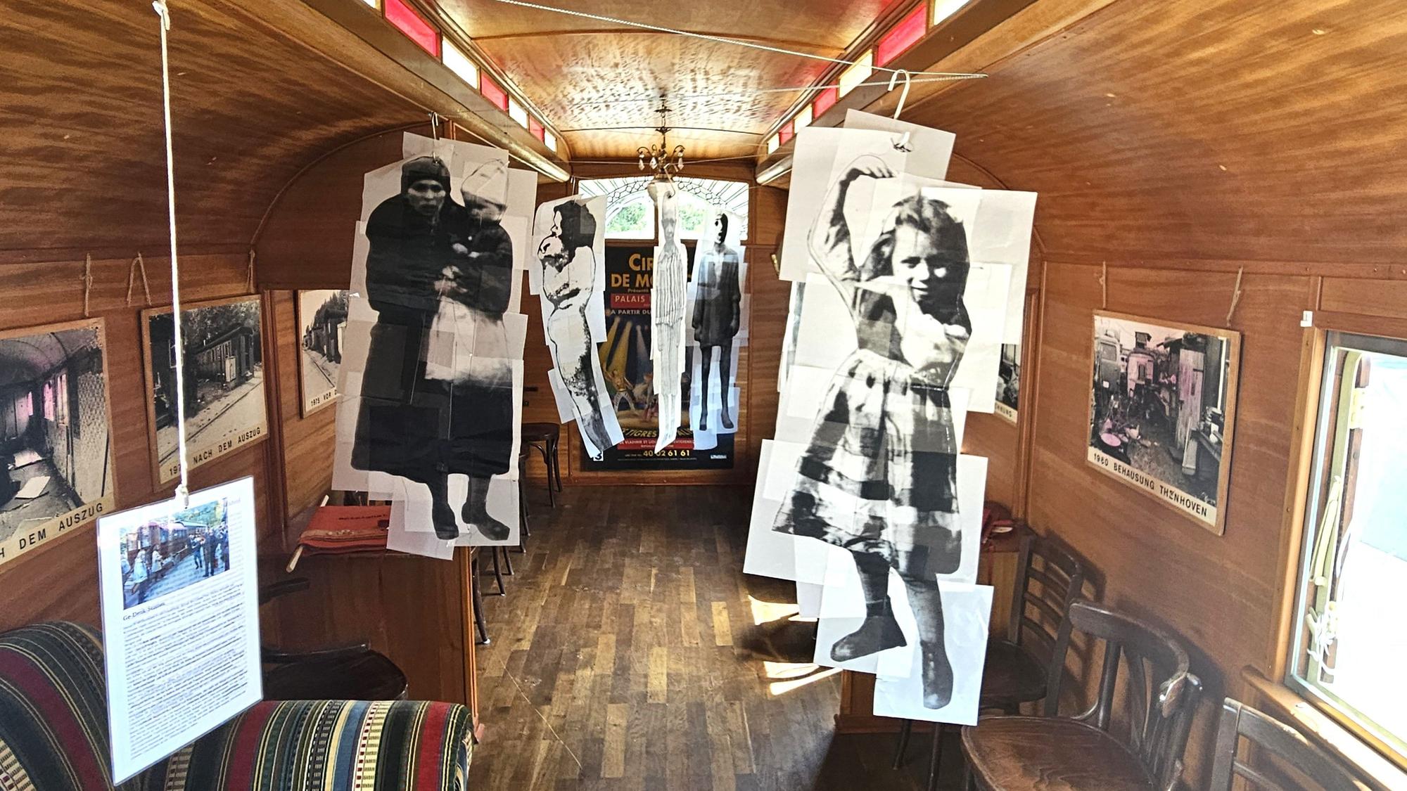 Fotos der Opfer hängen in dem Wohnwagen an großen Fleischerhaken.