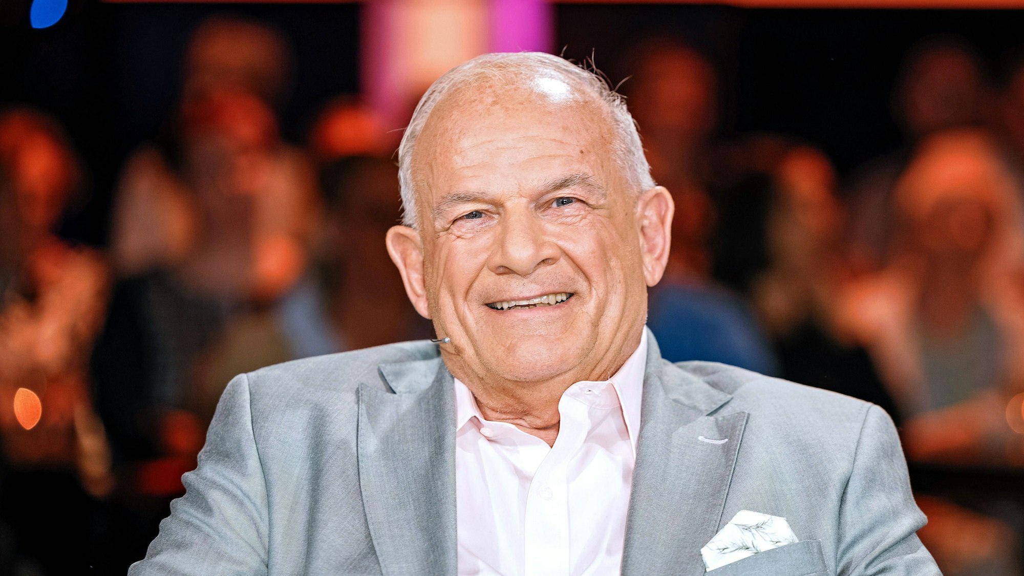 Peter Hahne bei der Aufzeichnung der MDR - Talkshow Riverboat im April 2024