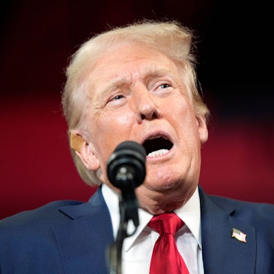 Der frühere US-Präsident Donald Trump spricht bei einer Wahlkampfveranstaltung im US-Bundesstaat North Carolina.