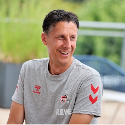 Christian Keller, Sport-Geschäftsführer des 1. FC Köln, spricht im österreichischen Bad Waltersdorf über die Zukunft des Vereins.