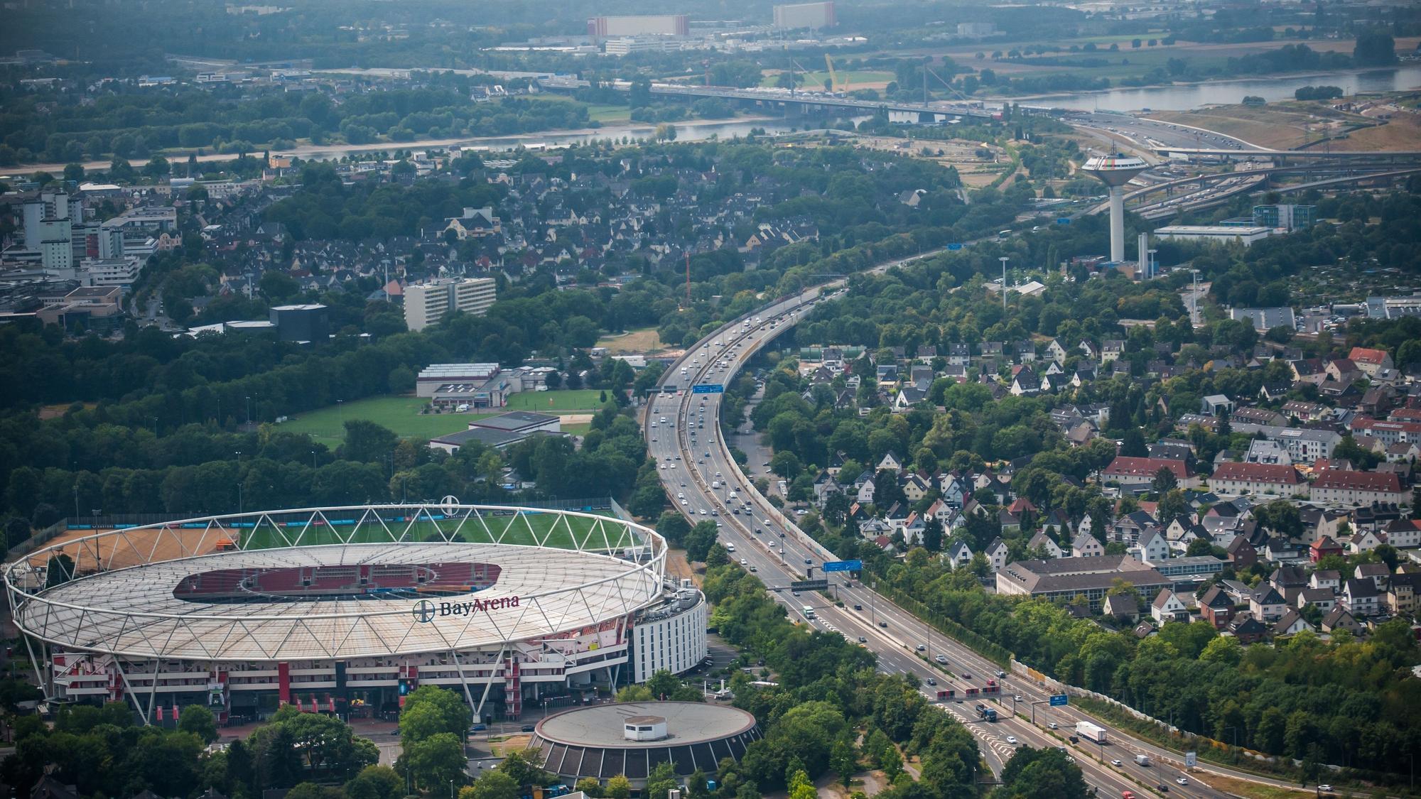 Autobahn 1; Stelze, Sportpark, Küppersteg. Stadion, Bayarena