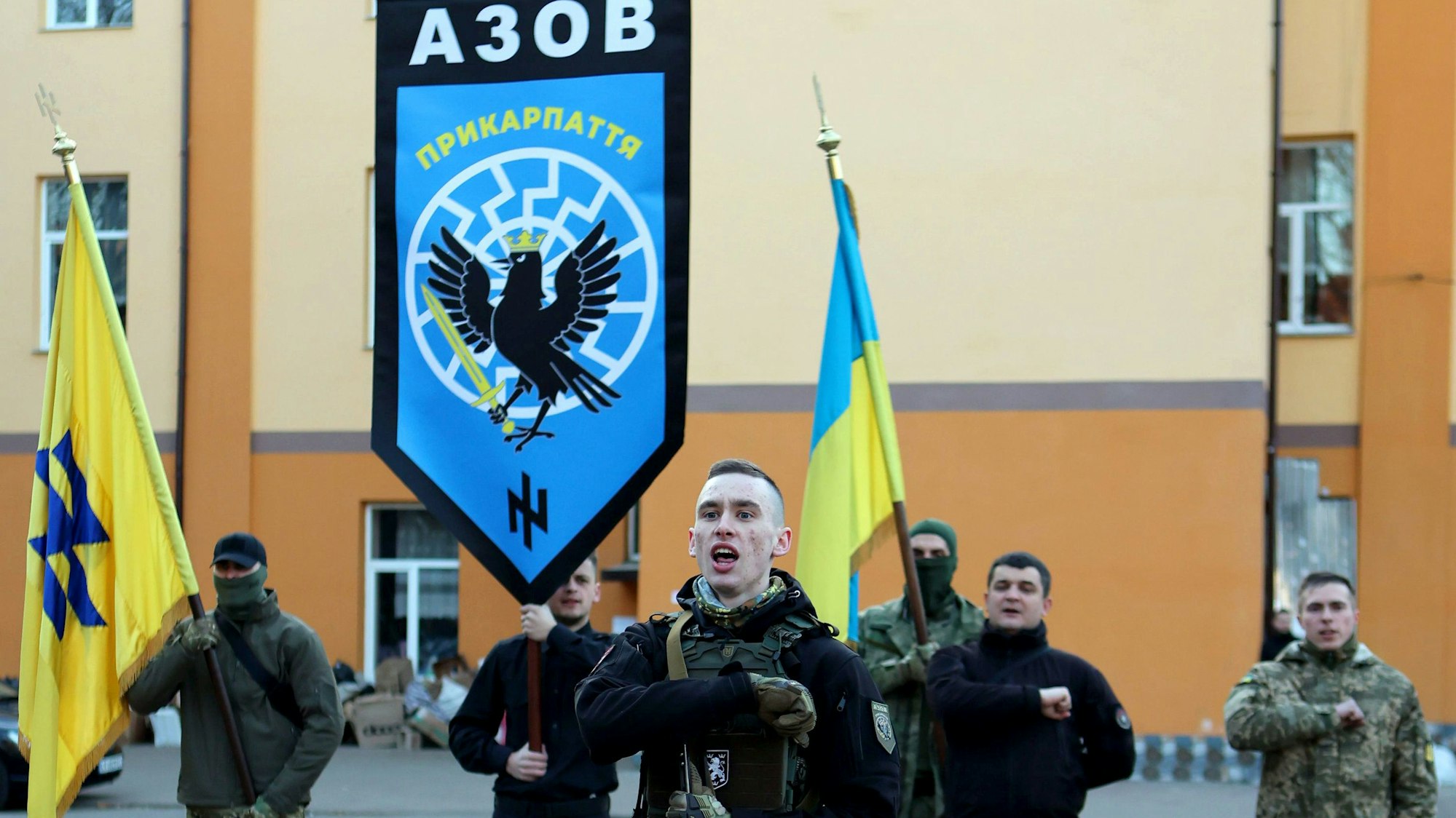 Mitglieder des umstrittenen Asow-Bataillons wollten in Köln für sich werben.
