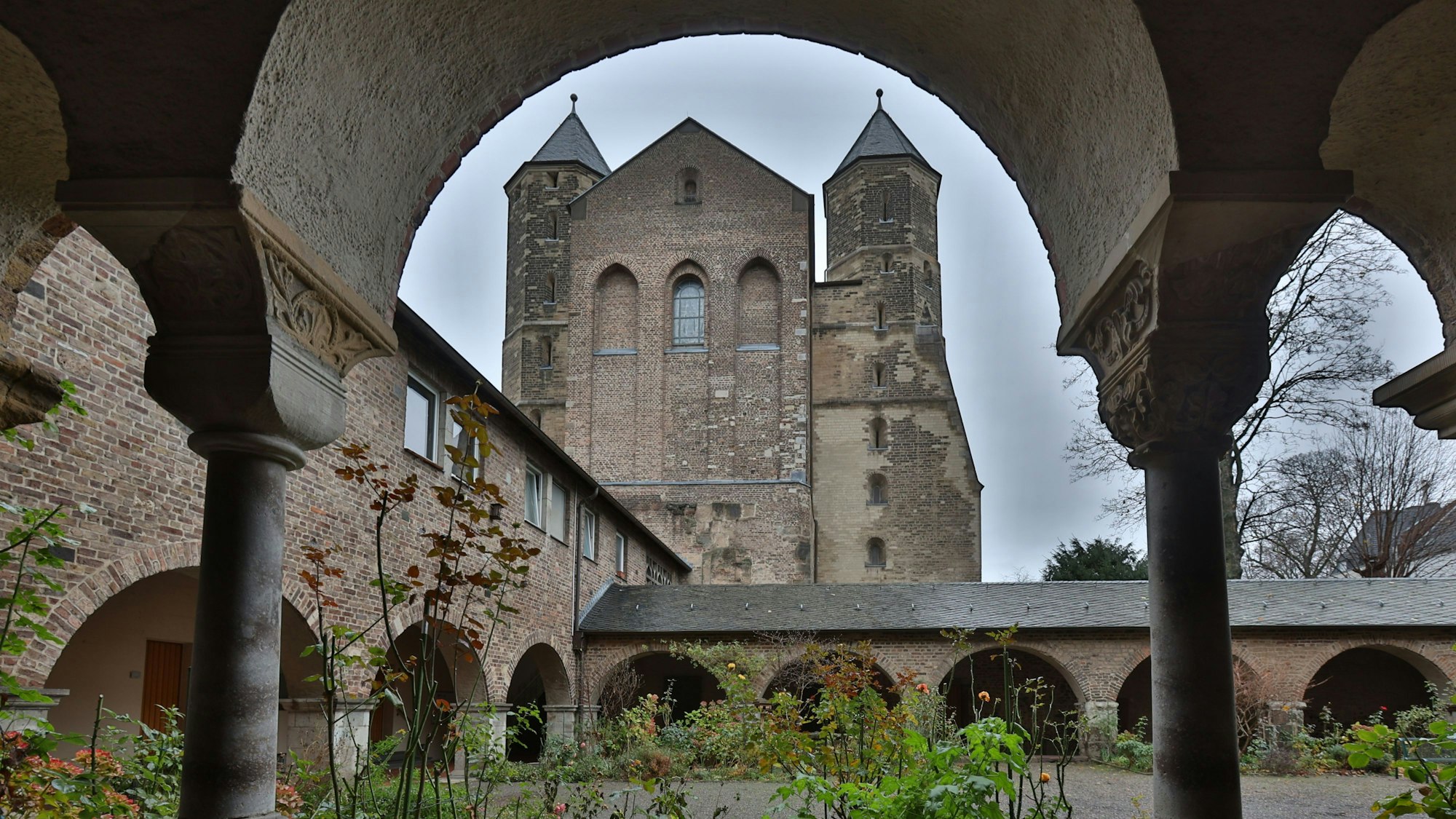 Blick auf die Haupthalle von Sankt Maria im Kapitol