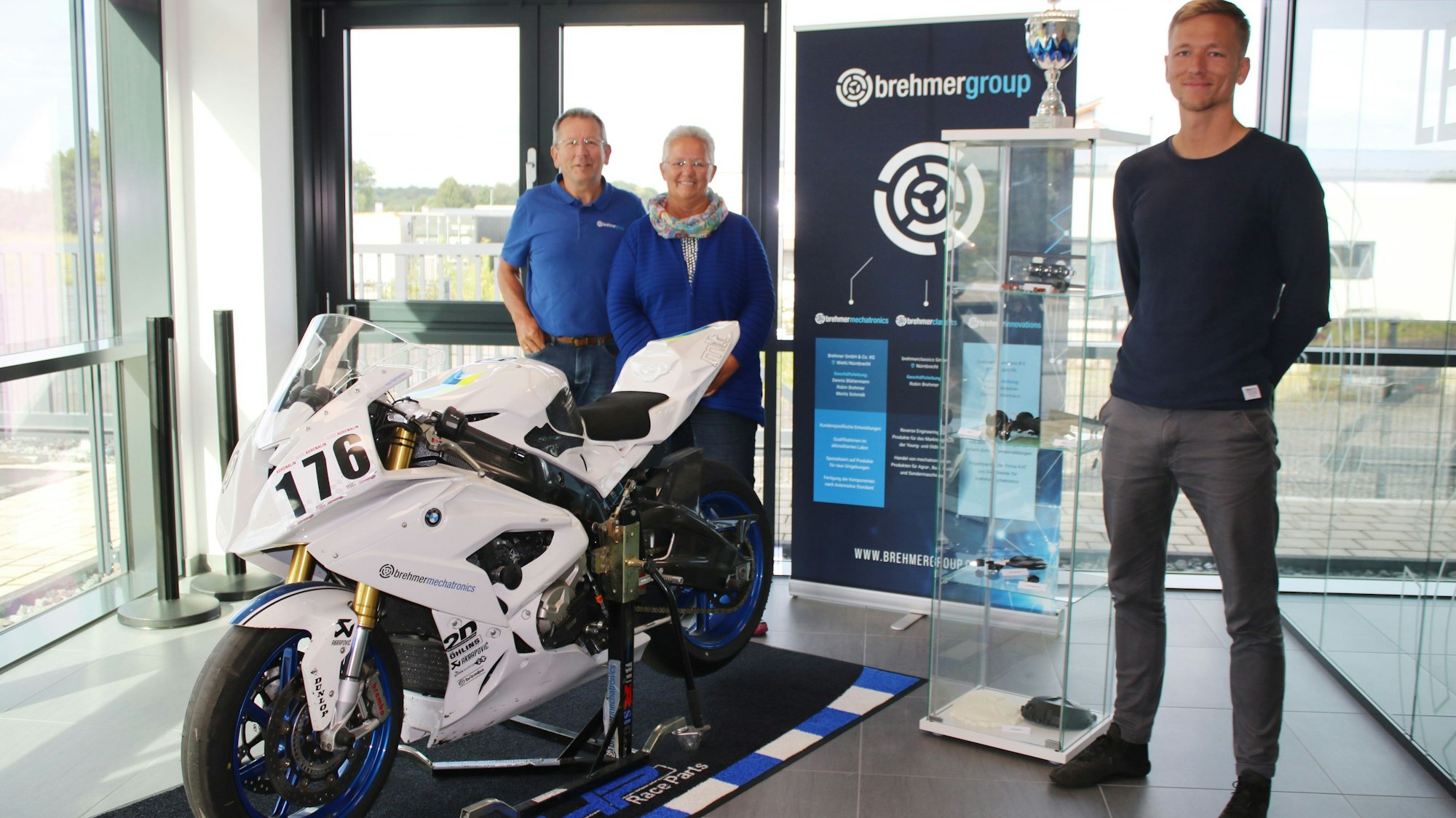 Familie Brehmer im Foyer des Firmensitzes in Elsenroth
Foto: Andrea Knitter