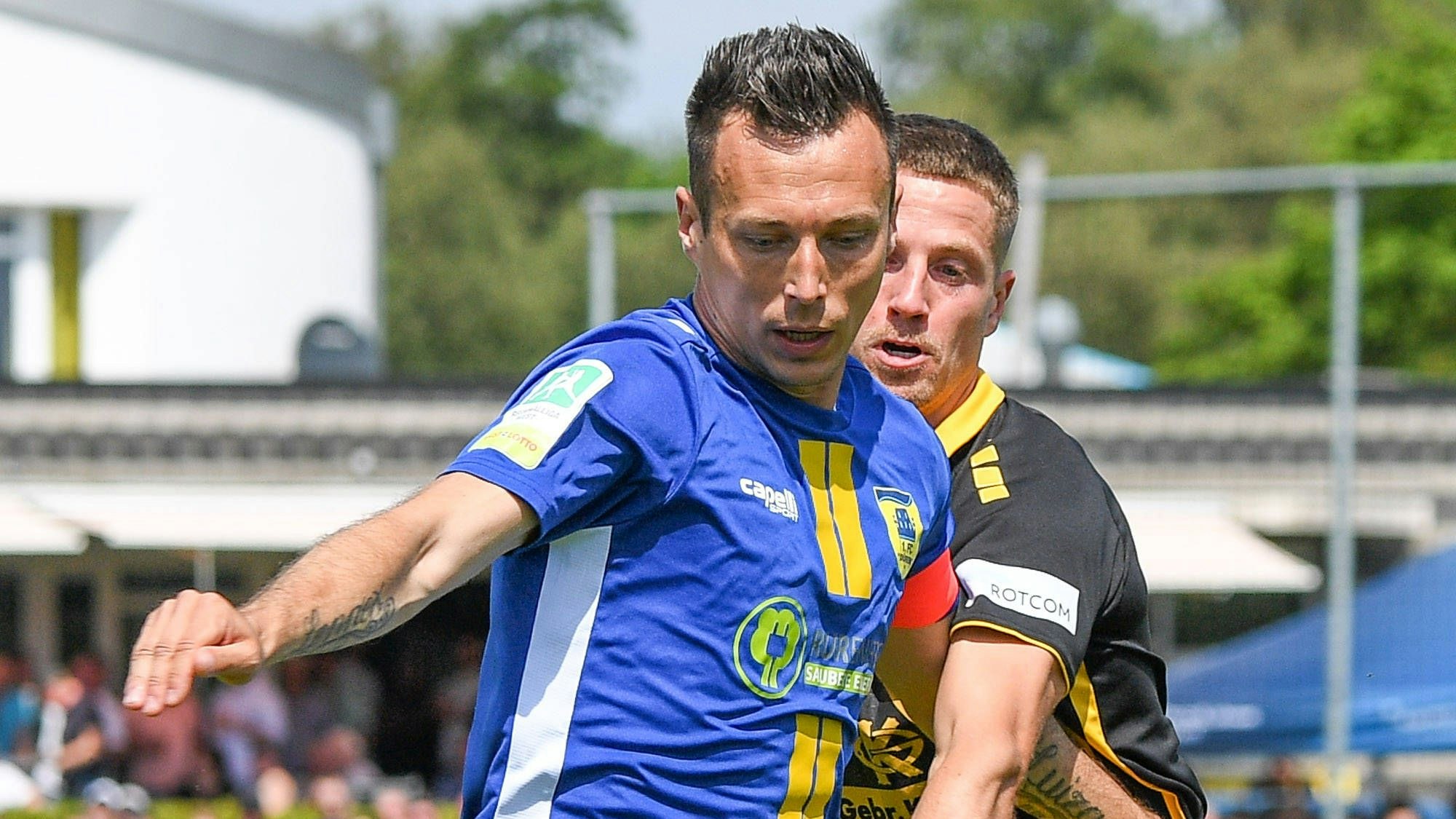 v.li.: Adam Matuszczyk 1. FC Düren, 25, Lukas Scepanik Alemannia Aachen, 8, Zweikampf, Duell, duel, tackle, tackling, Dynamik, Action, Aktion, 11.05.2024, Düren Deutschland, Fussball, Regionalliga West, 1. FC Düren - TSV Alemannia Aachen *** v li Adam Matuszczyk 1 FC Düren, 25 , Lukas Scepanik Alemannia Aachen, 8 , duel, duel, tackle, tackling, dynamics, action, action, 11 05 2024, Düren Germany , Football, Regionalliga West, 1 FC Düren TSV Alemannia Aachen xmhx