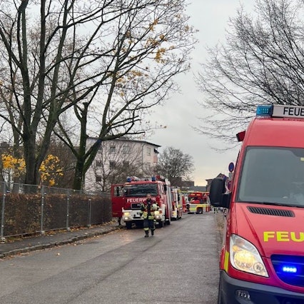 Um 4.24 Uhr wurde die Feuerwehr Leverkusen alarmiert (Symbolbild)