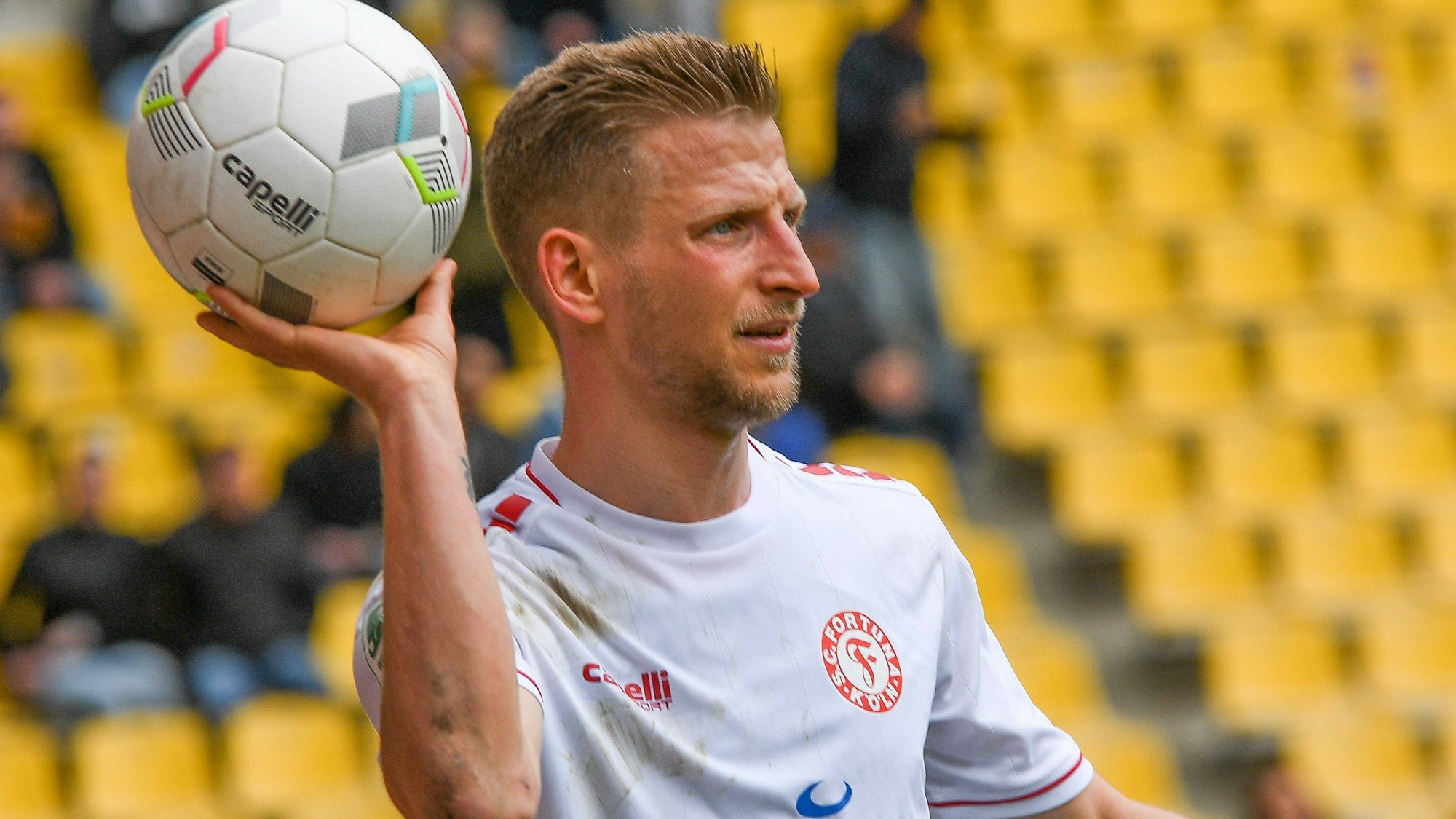 Dominik Ernst Fortuna Köln, 2 beim Einwurf, Porträt, Portrait, 30.03.2024, Aachen Deutschland, Fussball, Regionalliga West, Alemannia Aachen - Fortuna Köln *** Dominik Ernst Fortuna Köln, 2 on throw-in, Portrait, Portrait, 30 03 2024, Aachen Germany , Football, Regionalliga West, Alemannia Aachen Fortuna Köln xmhx