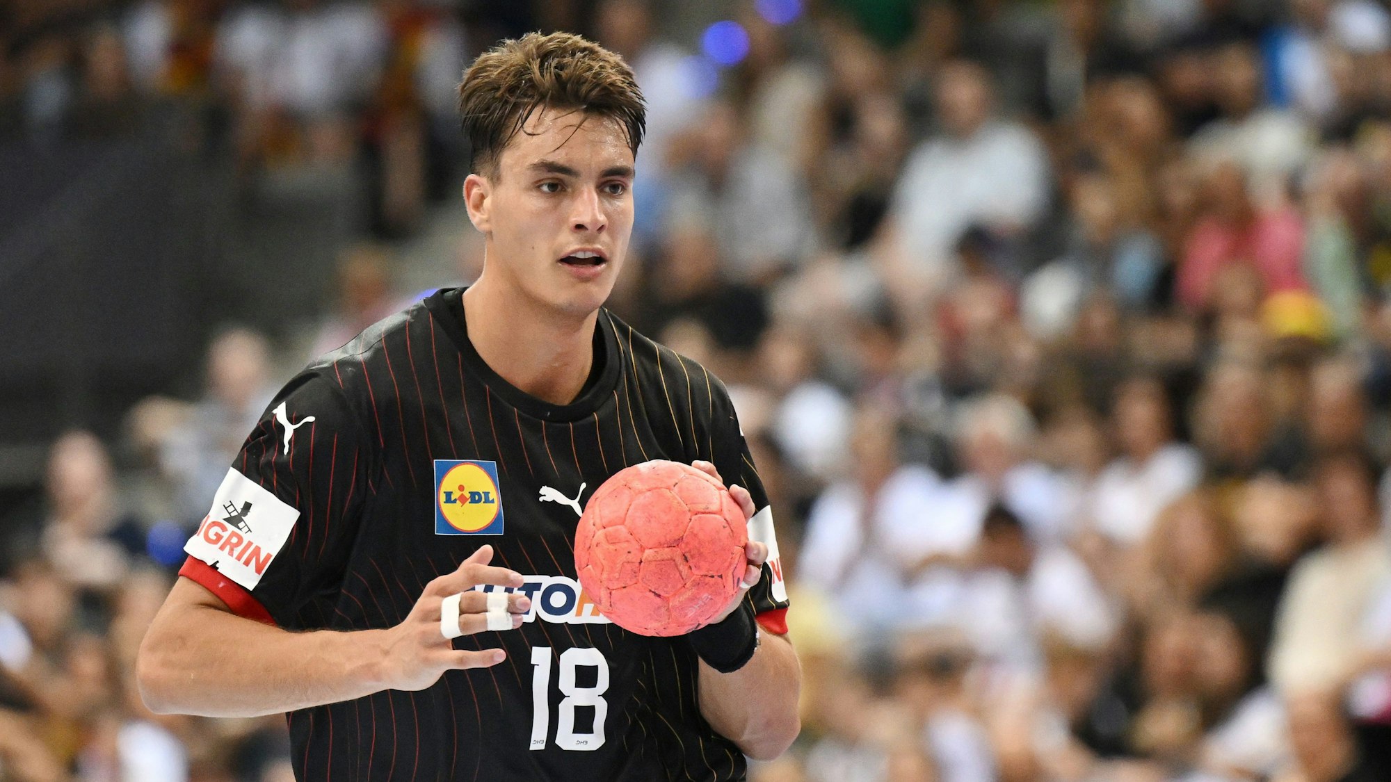 Deutschlands Handballer Julian Köster in Aktion.