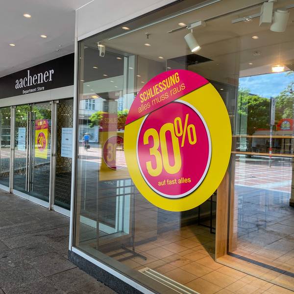 Es ist das Ende einer langen und äußert wechselhaften Geschichte. Das Modehaus „Aachener“, das zuletzt noch im Erdgeschoss des ehemaligen Kaufhof-Gebäudes in der Wiesdorfer Fußgängerzone geöffnet hatte, ist geschlossen.