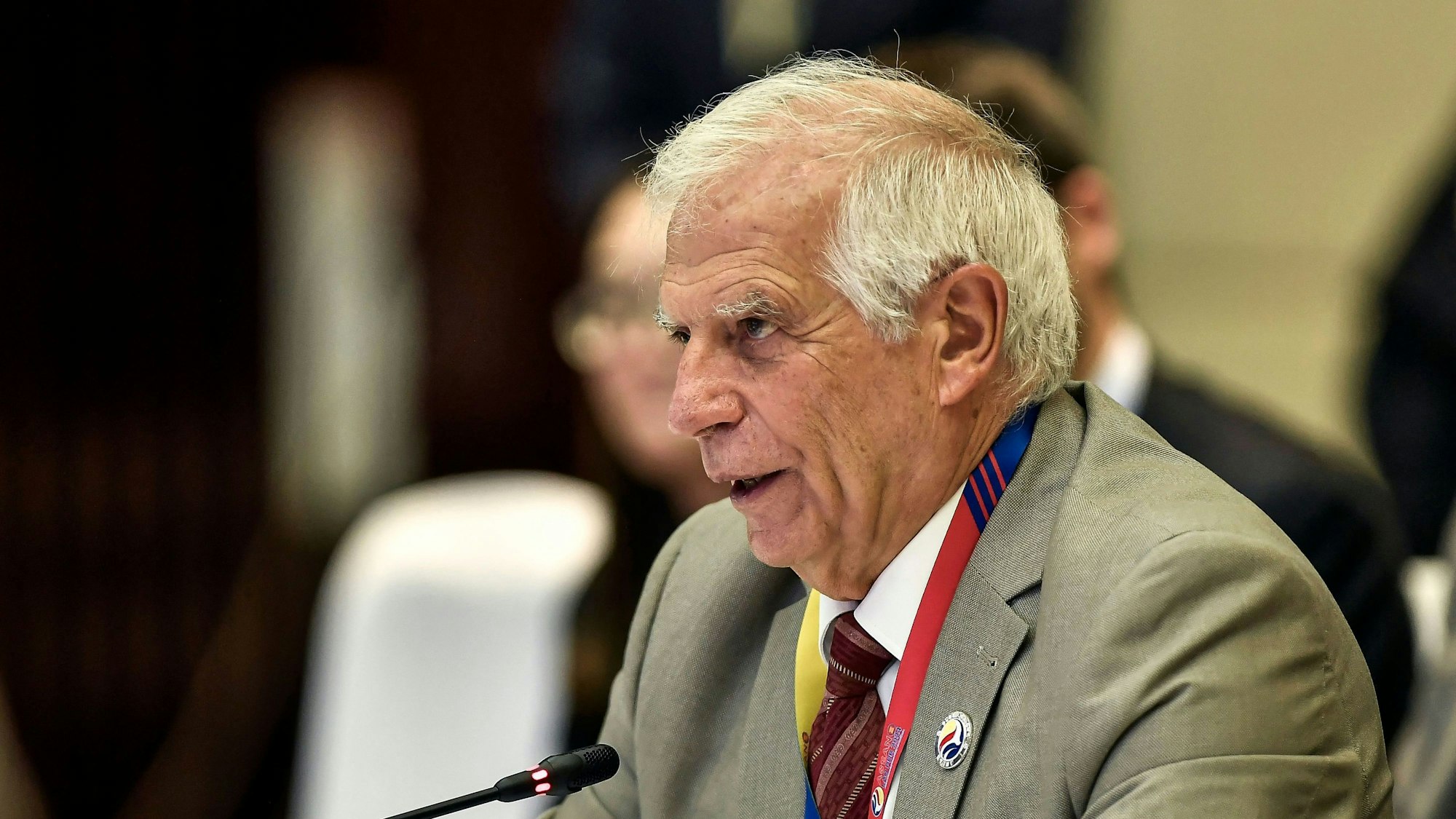 Der Hohe Vertreter der Europäischen Union für Außen- und Sicherheitspolitik Josep Borrell spricht während der ASEAN-Post-Ministerkonferenz mit der Europäischen Union (EU) auf dem 57. Außenministertreffen des Verbandes Südostasiatischer Nationen (ASEAN) in Vientiane am 26. Juli 2024.
