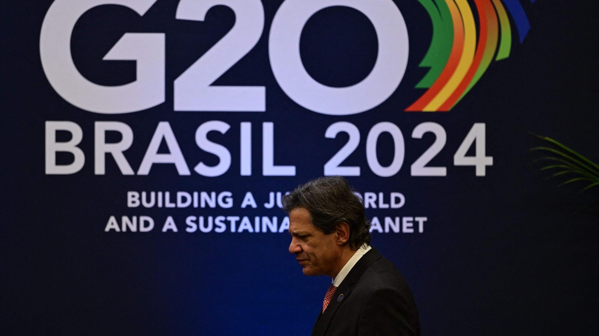 Brasiliens Finanzminister Fernando Haddad bei einer Pressekonferenz während des G20-Treffens.