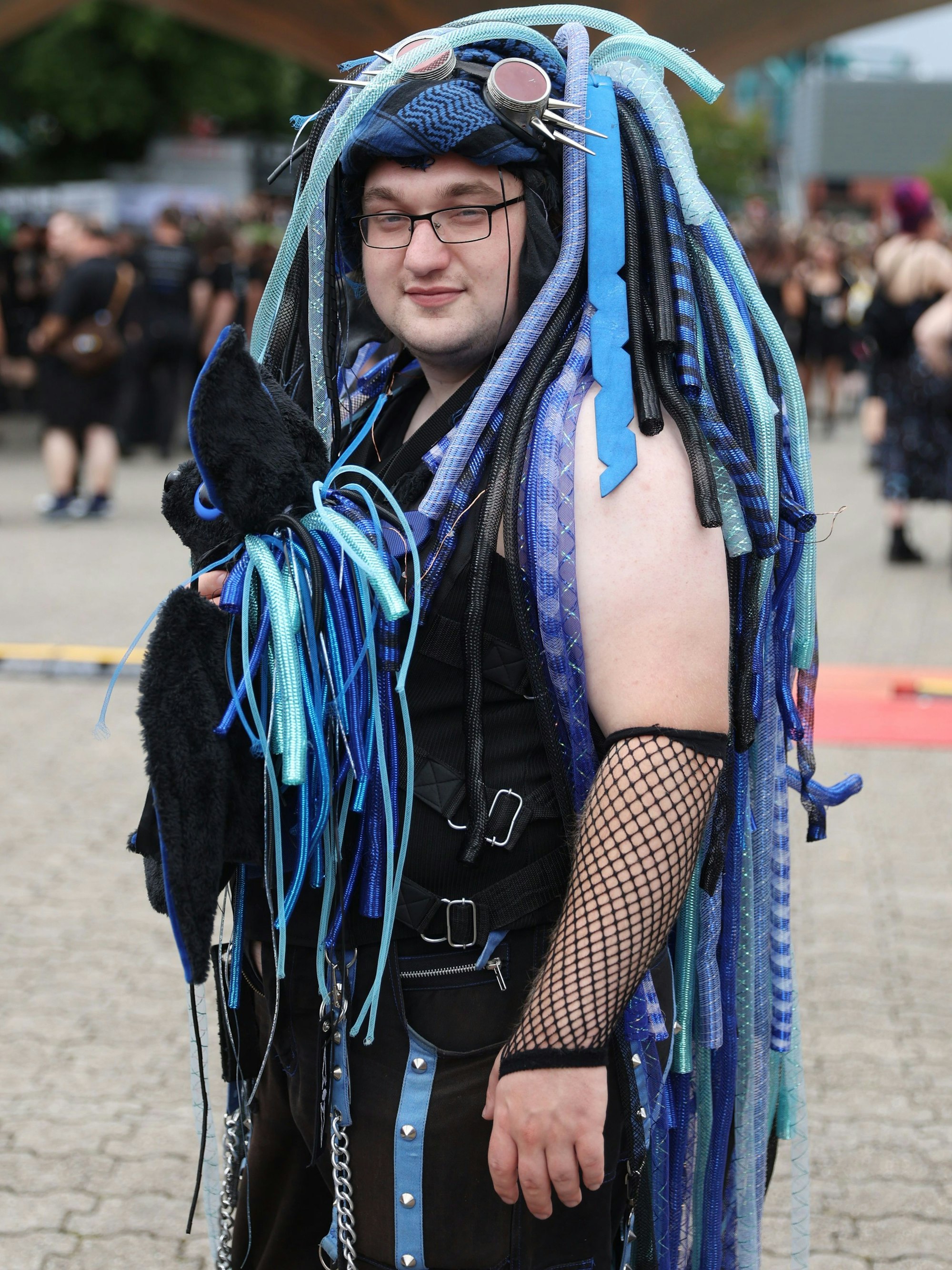 Felis aus Berlin hat ein aufwendiges Kostüm für das Amphi-Festival gebastelt.