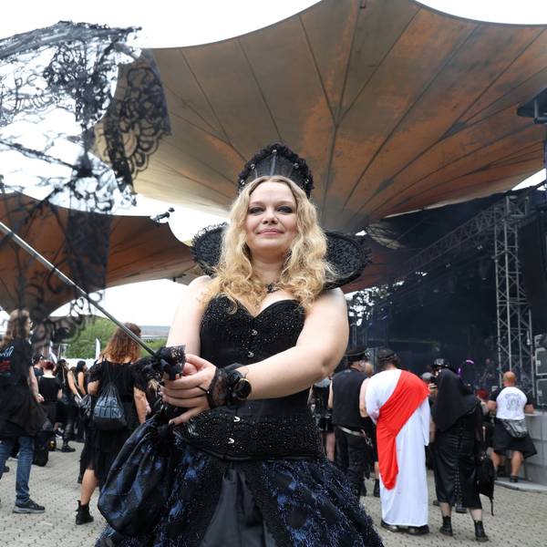 Beim Musikfestival Amphi feiern in Köln Goths und Mitglieder der schwarzen Szene aus ganz Deutschland – hier Nelli aus Stuttgart.