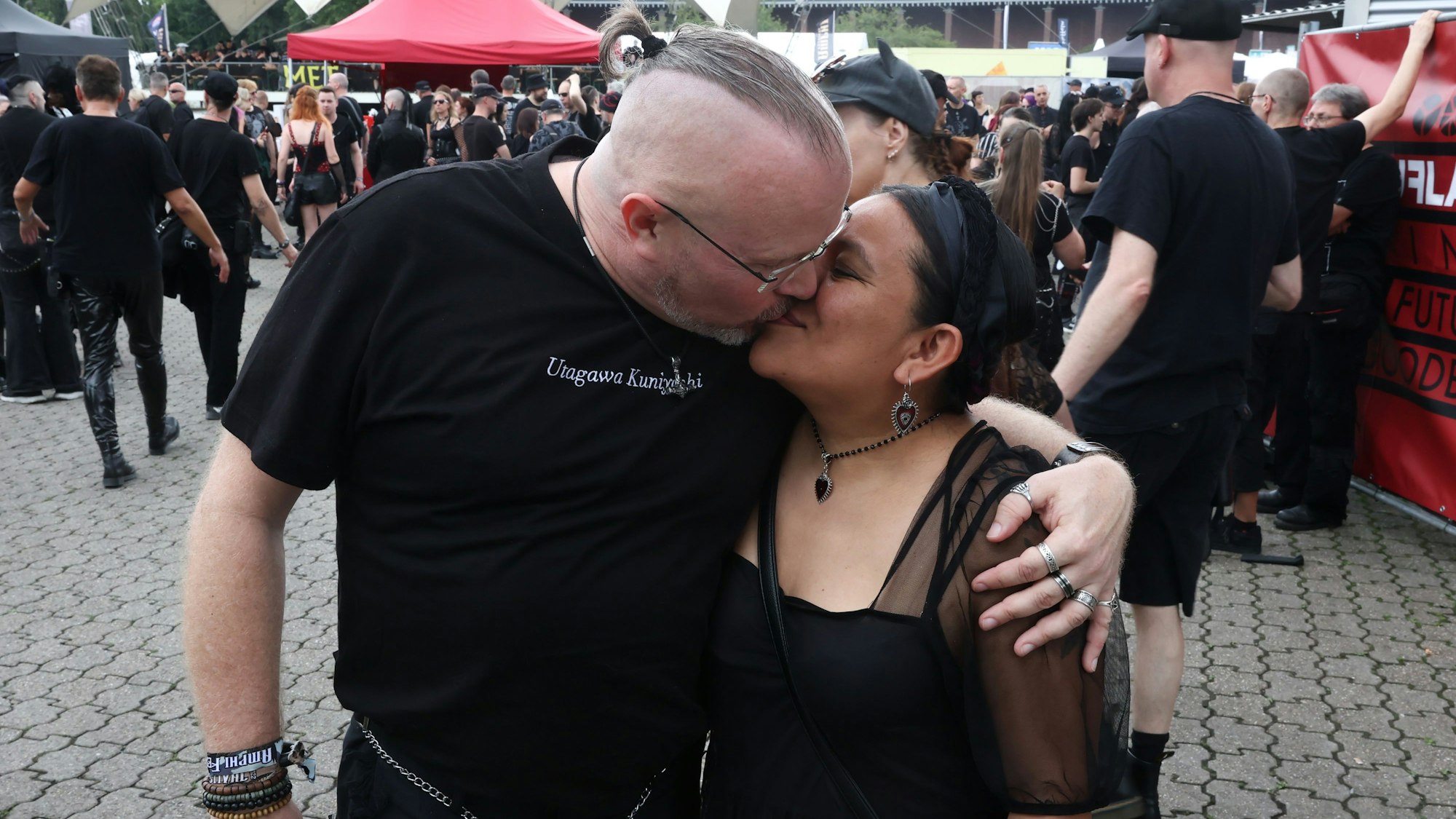 Mexikanerin Maite und Torsten aus Leichlingen haben sich in der schwarzen Szene kennengelernt.