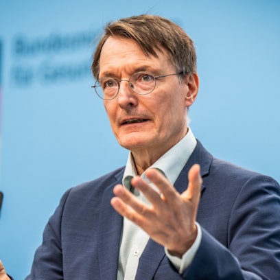 Bundesgesundheitsminister Karl Lauterbach (SPD) hat sich im sozialen Netzwerk X kritisch zu Tech-Milliardär Elon Musk geäußert. (Archivbild)