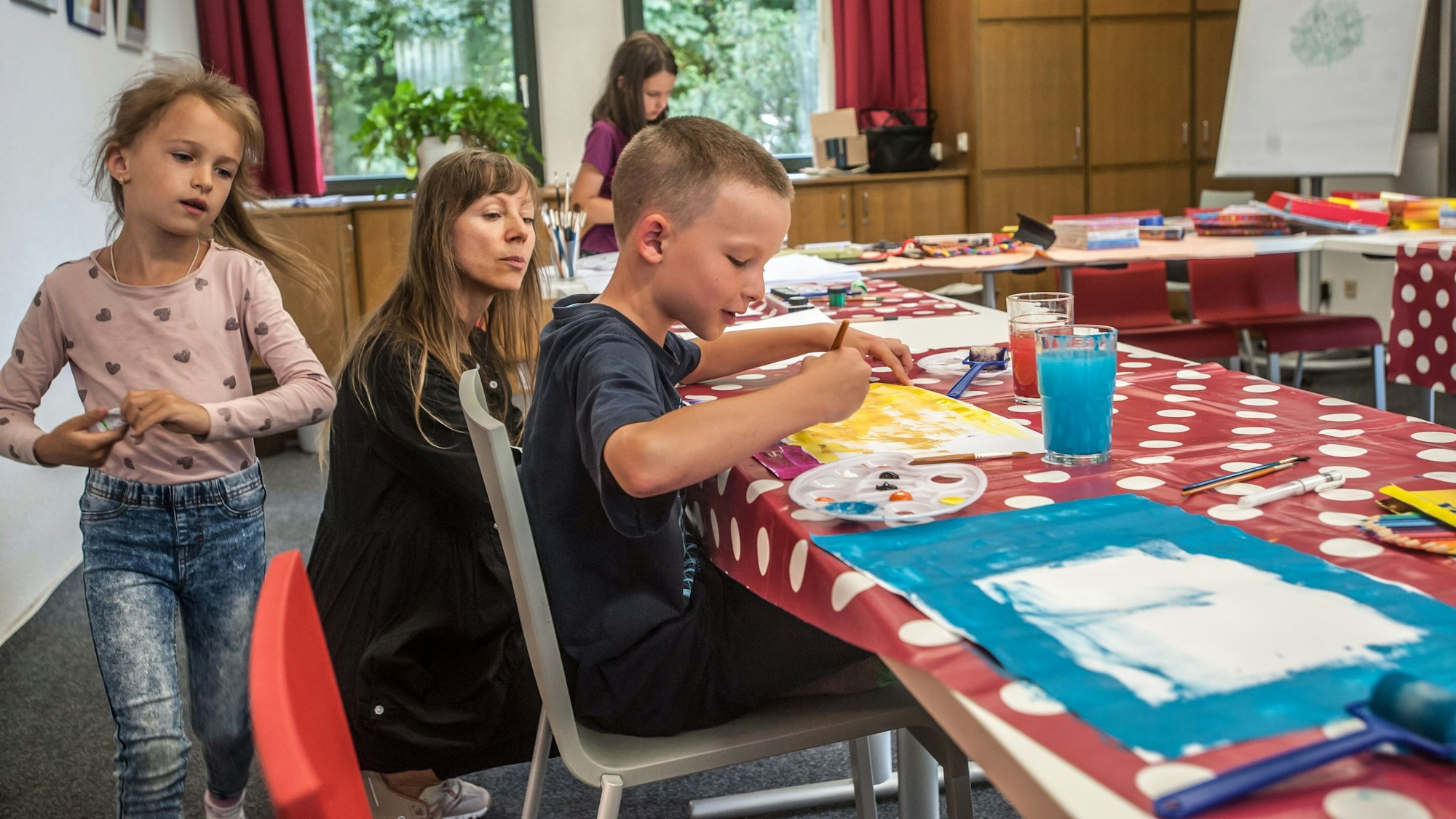 In Leverkusen gibt es einen Malkursus für ukrainische Kinder und Familien. (Archivfoto)