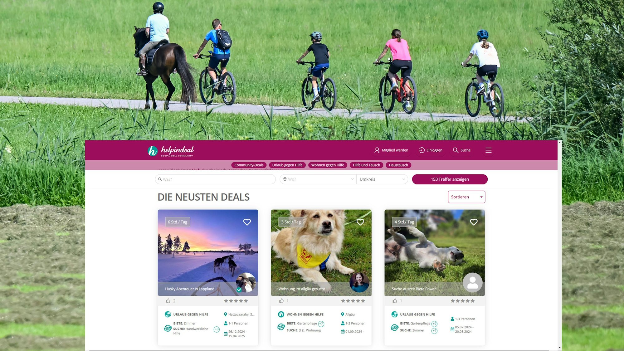 Eine Gruppe Radfahrer überholt eine Reiterin auf einer Nebenstrecke bei Bad Feilnbach in Oberbayern.