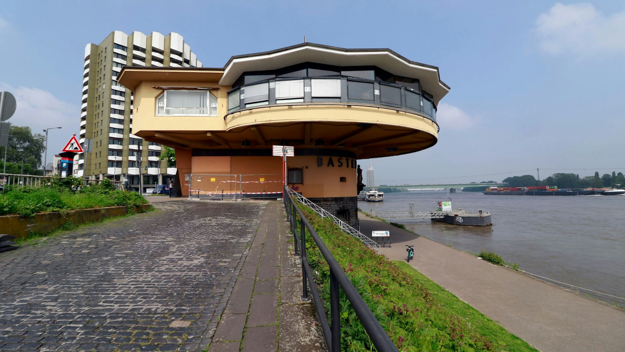 Auf diesem Weg sollen die Reisebusse künftig ans Rheinufer zu den Kreuzfahrtschiffen gelangen. Die Ausfahrt wäre dann in Höhe der Machabäerstraße.