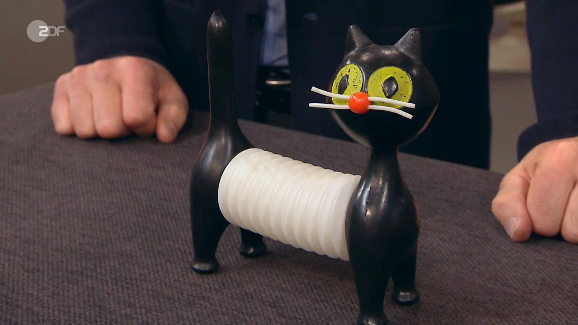 Die Katze der tschechischen Künstlerin Libuše Niklová bei „Bares für Rares“.