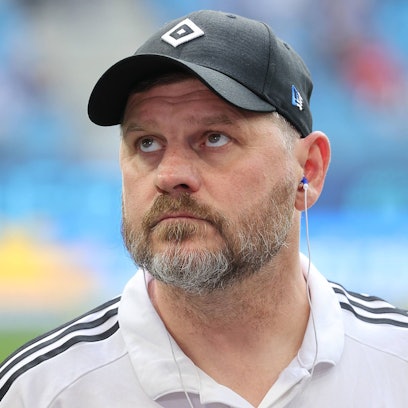 Steffen Baumgart, Trainer des Hamburger SV, trägt eine Cappy.