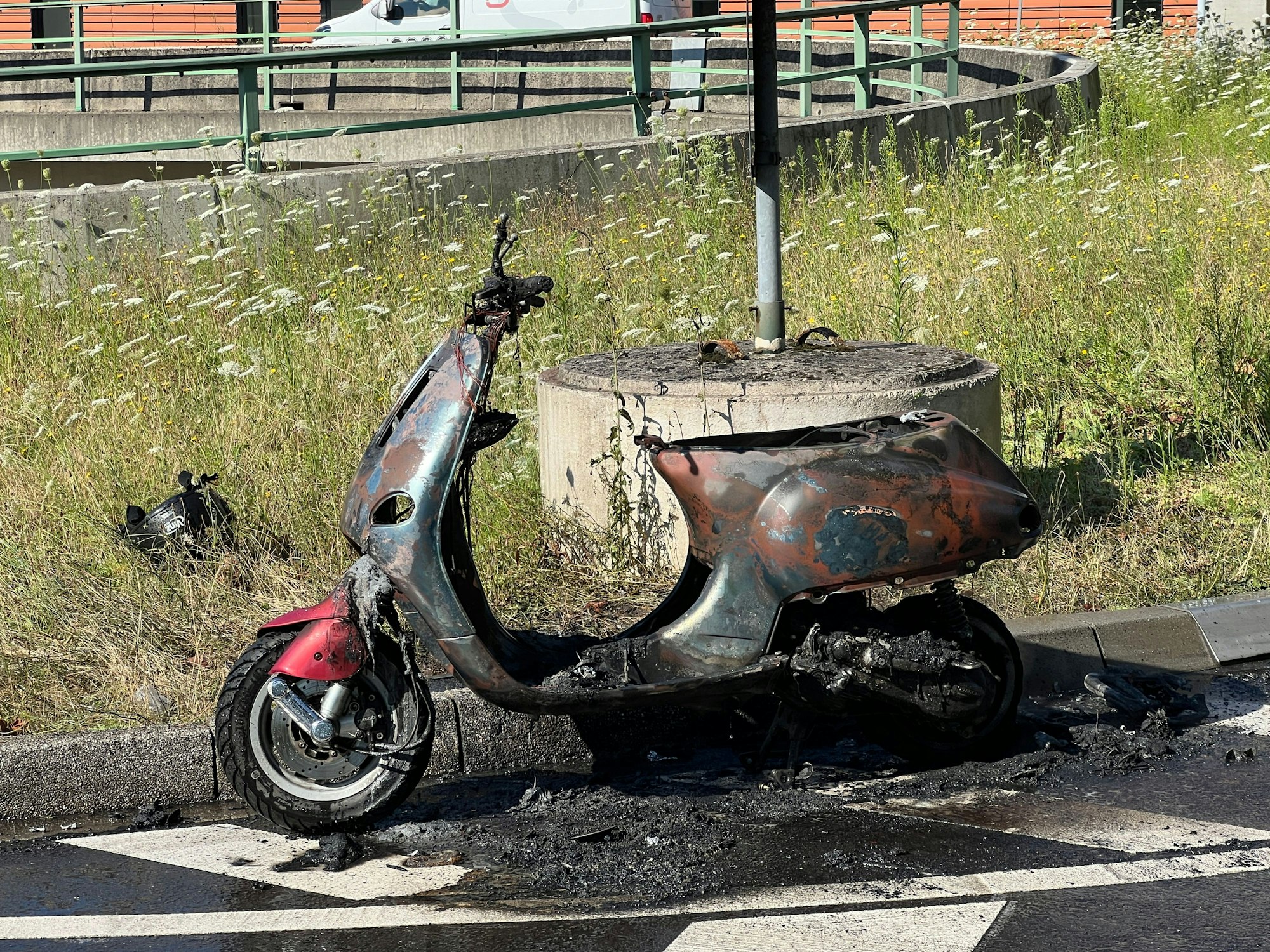 Der ausgebrannte Roller