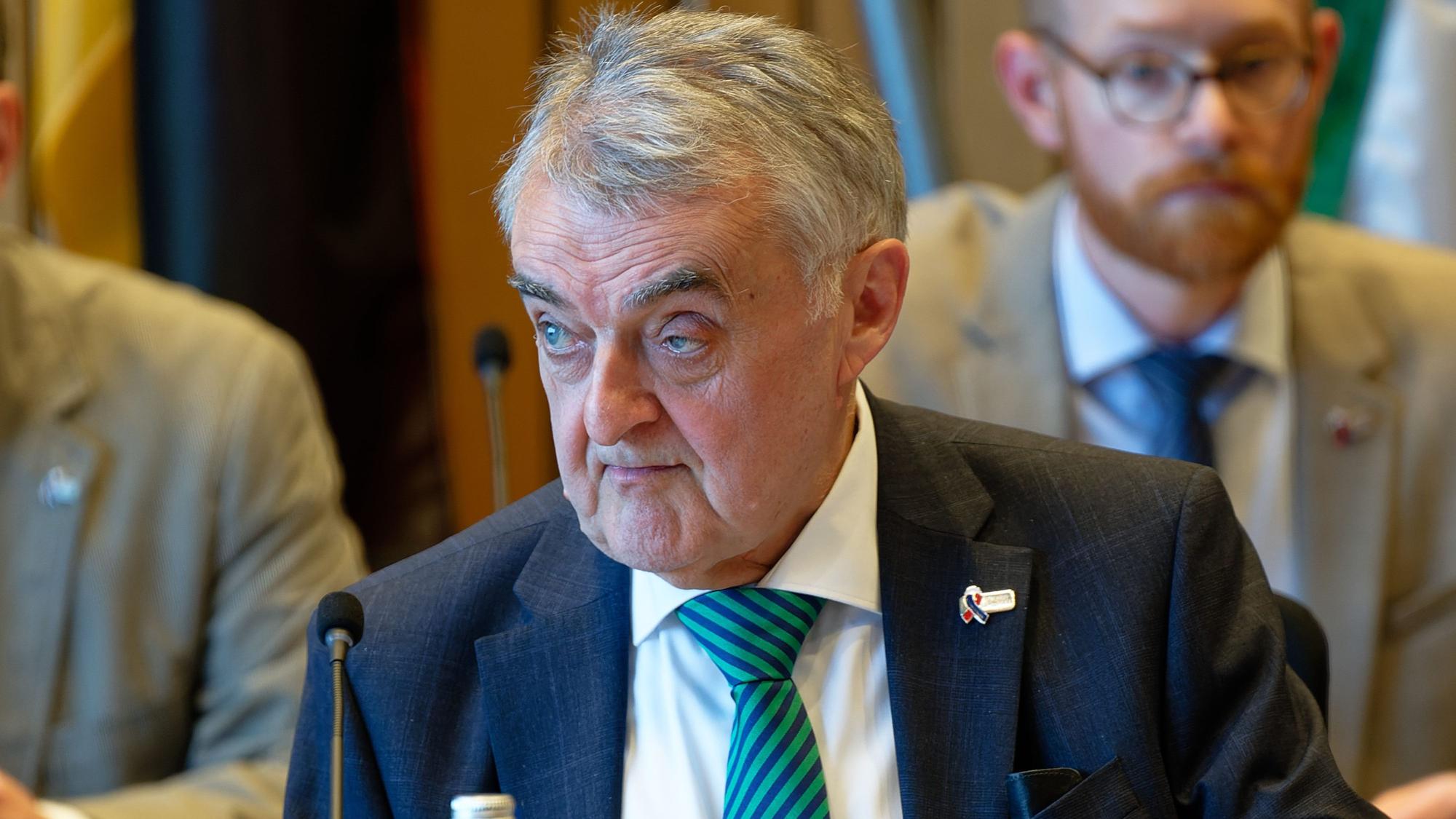 ARCHIV - 28.05.2024, Nordrhein-Westfalen, Düsseldorf: Herbert Reul, Innenminister des Landes Nordrhein-Westfalen (CDU) sitzt im Landtag in einem Sitzungssaal.