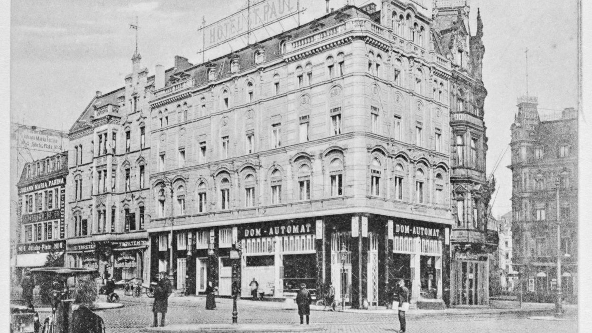 Zu sehen ist ein Schwarz-Weiß-Foto, auf dem das Hotel St. Paul in Köln um 1880 abgebildet ist.
