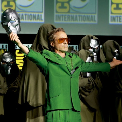 SAN DIEGO, KALIFORNIEN - 27. JULI: Robert Downey Jr. spricht auf der Bühne beim Marvel Studios Panel während der Comic-Con International 2024 im San Diego Convention Center am 27. Juli 2024 in San Diego, Kalifornien.