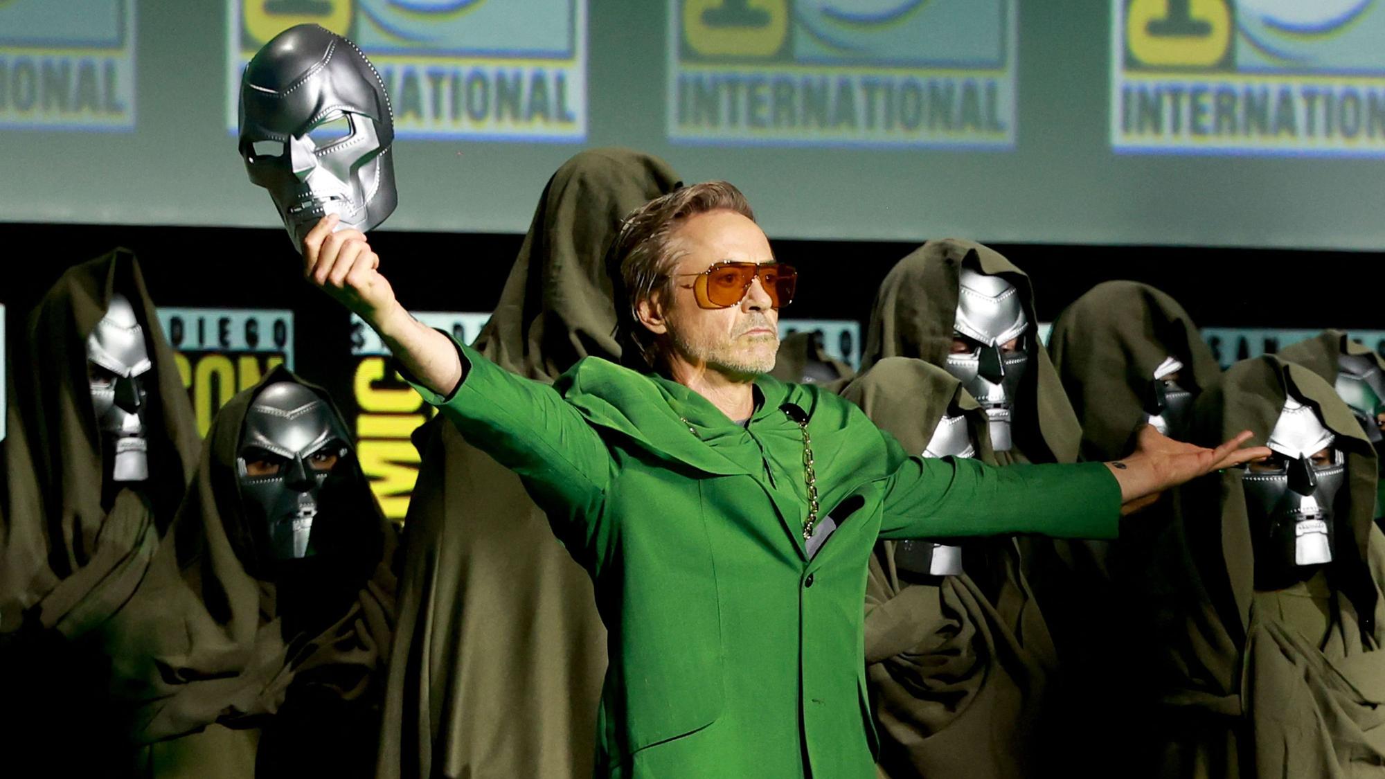 SAN DIEGO, KALIFORNIEN - 27. JULI: Robert Downey Jr. spricht auf der Bühne beim Marvel Studios Panel während der Comic-Con International 2024 im San Diego Convention Center am 27. Juli 2024 in San Diego, Kalifornien.