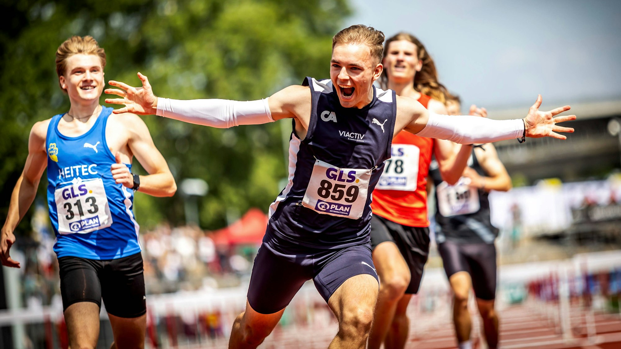 Deutsche Leichtathletik-Meisterschaften U20/U16 Koblenz, 28.07.2024 Zieljubel: Timon Dethloff Cologne Athletics wird Deutscher Meister über 110m Hürden der Männlichen Jugend U20 Deutsche Leichtathletik-Meisterschaften U20/U16 am 28.07.2024 im Stadion Oberwerth in Koblenz Rheinland-Pfalz. *** German Athletics Championships U20 U16 Koblenz, 28 07 2024 Cheering at the finish line Timon Dethloff Cologne Athletics becomes German Champion over 110m hurdles in the male youth U20 German Athletics Championships U20 U16 on 28 07 2024 at the Oberwerth Stadium in Koblenz Rhineland-Palatinate Copyright: xBEAUTIFULxSPORTS/R.xSchmittx