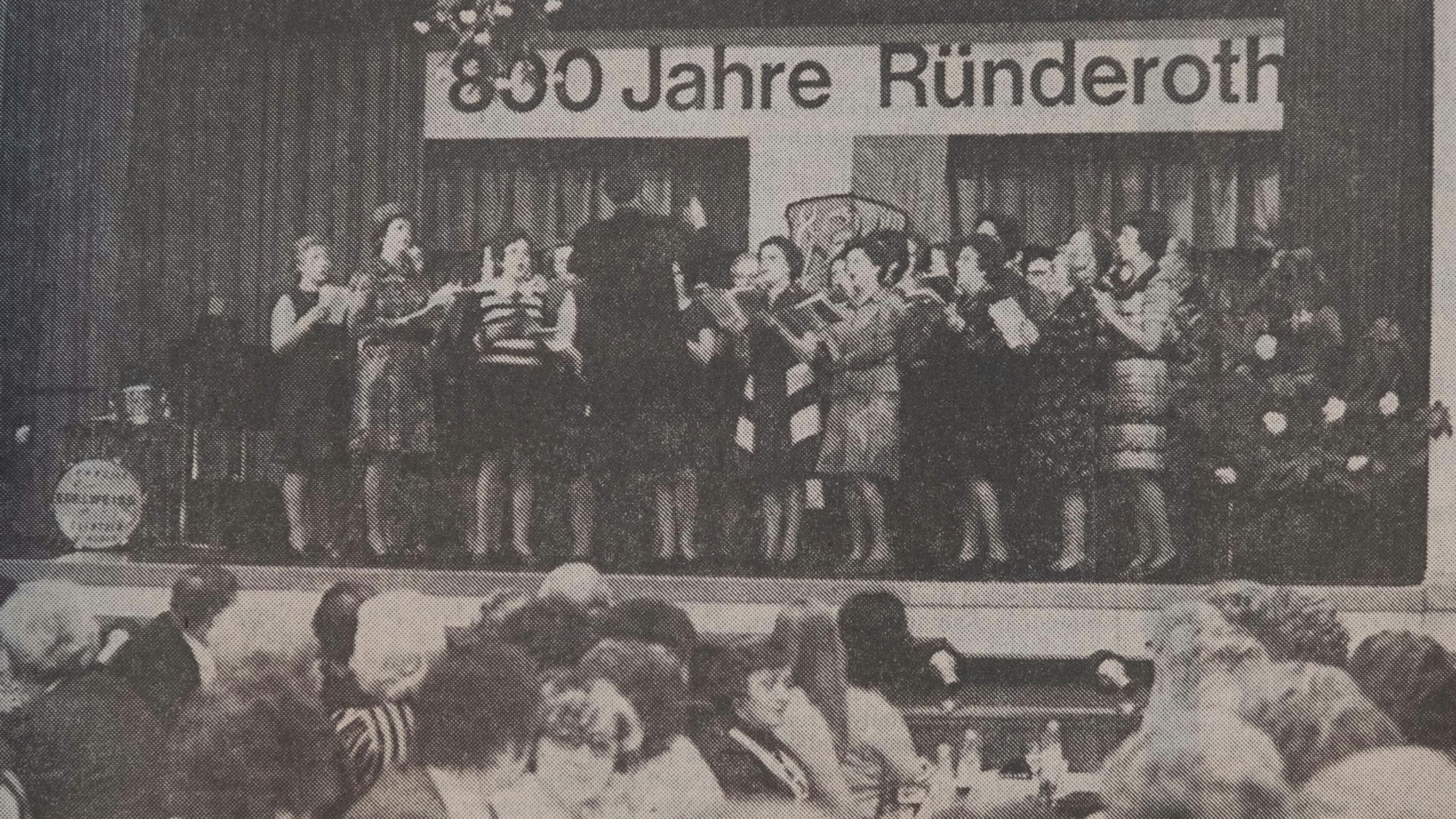 800 Jahre Ründeroth – ein altes schwarz-weißes Foto.