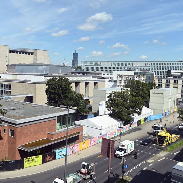 Die Kölner Bühnen auf dem Offenbachplatz.