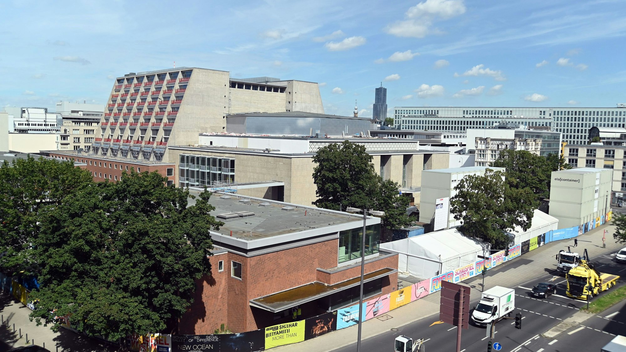 Der Blick auf das Opernhaus am Offenbachplatz.