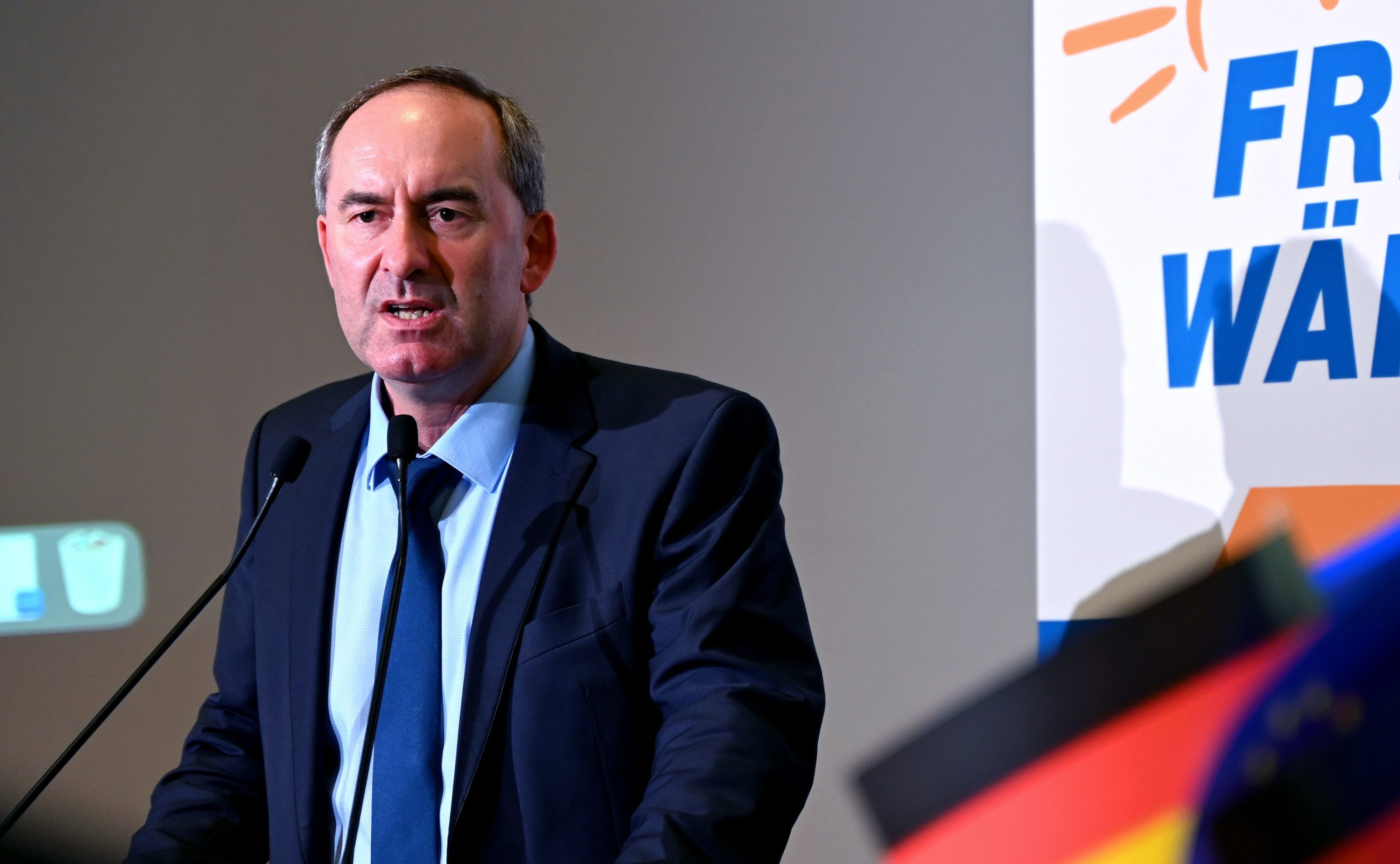 Freie-Wähler-Chef Hubert Aiwanger redet bei der Europawahlparty seiner Partei in Berlin.